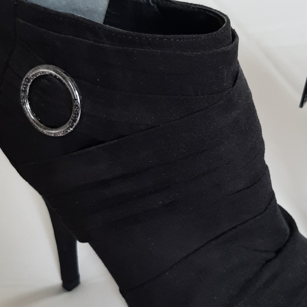 Guess Booties - Picture 2 of 3